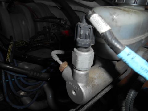 1994 Ford Bronco - Close-up of an engine sensor with visible part number BN4219 and a harness label.