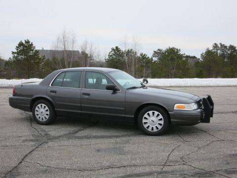 2001 Ford Crown Victoria - This 2001 Ford Crown Victoria, seen from the front three-quarter angle, is equipped with a push bumper.