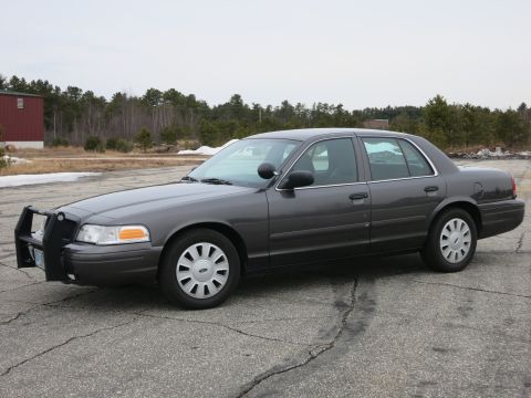 2001 Ford Crown Victoria - This 2001 Ford Crown Victoria, equipped with a push bar, is shown from the side.