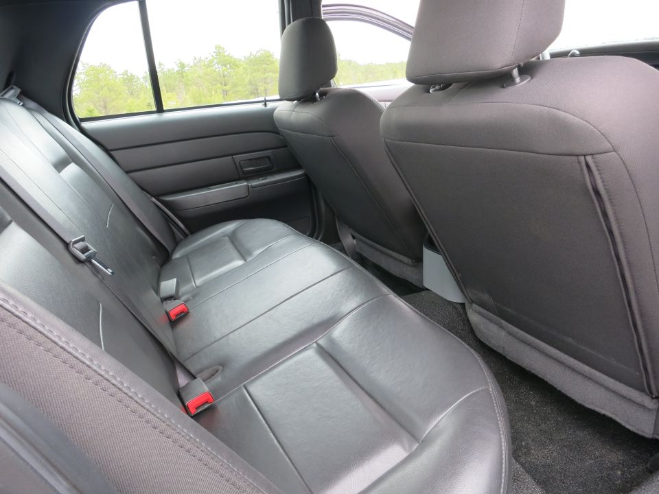 Interior rear seats, gray upholstery, seat belts