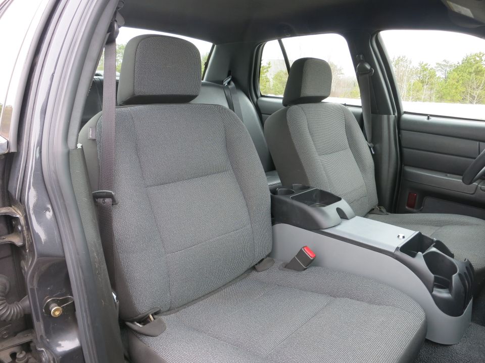 Front seats and center console of a 2001 Ford Crown Victoria
