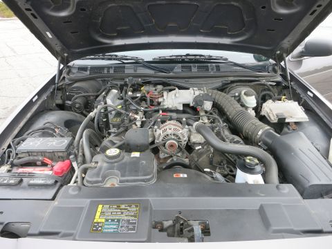 2001 Ford Crown Victoria - Engine bay of a 2001 Ford Crown Victoria, detailing the V8 engine and associated components.