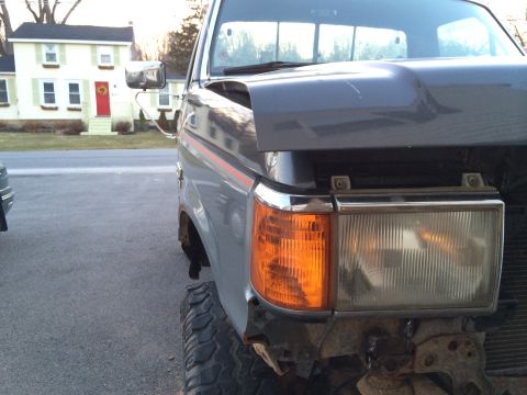 1991 Ford F-250 - hood down