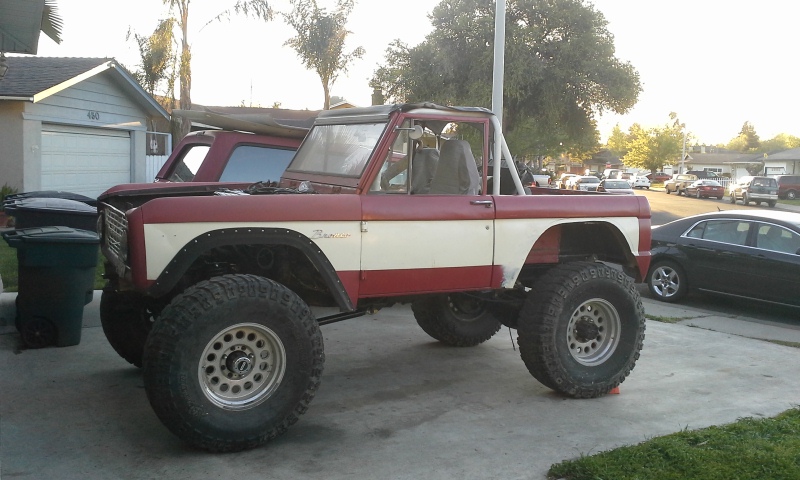 1968 Ford Bronco, red and white, lifted, side view