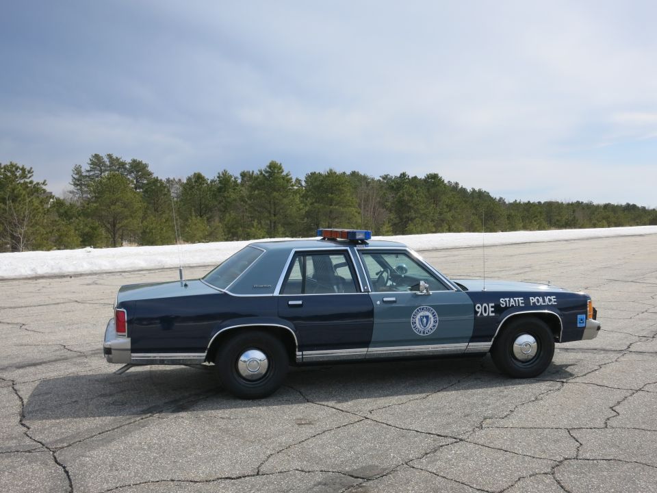 Massachusetts State Police sedan 90E, far-side profile with lightbar