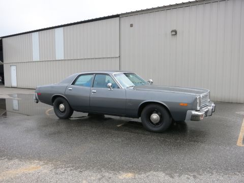 1991 Ford LTD Crown Victoria - This sedan's body style suggests a 1977 model year, not a 1991 Ford Crown Victoria LTD.