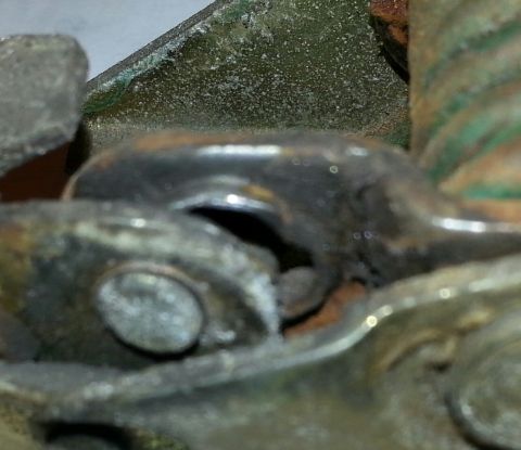 1995 Ford Bronco - A close-up view of a rusty metal bracket, visible text from the Supermotors website.