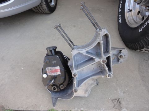 1995 Ford F-150 - 460cid Saginaw Pump/Bracket clean 2