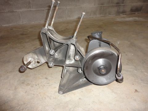 1995 Ford F-150 - 460cid Saginaw Pump/Bracket dirty 1