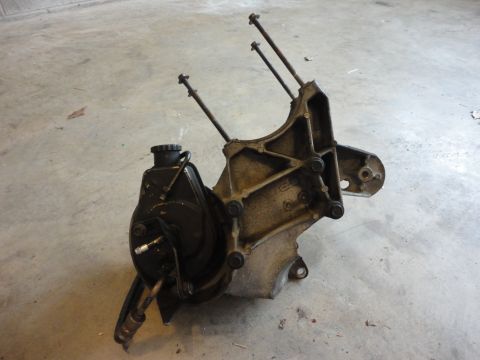 1995 Ford F-150 - 460cid Saginaw Pump/Bracket dirty 3