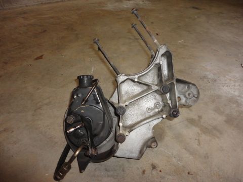 1995 Ford F-150 - 460cid Saginaw Pump/Bracket dirty 4
