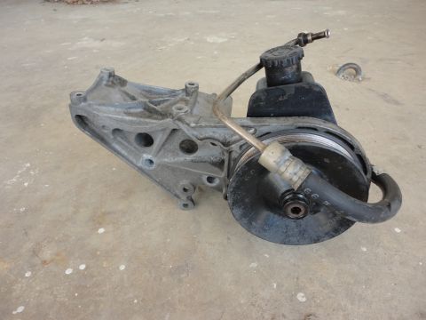 1995 Ford F-150 - 302/351W Saginaw Pump/Bracket clean 1