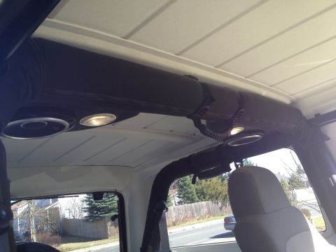 2005 Jeep Wrangler - The overhead console of a Jeep features speakers and interior lights.