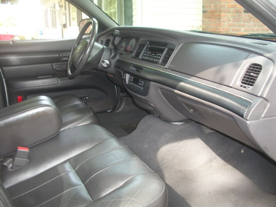 Black leather seats and dashboard of a 2003 Mercury Grand Marquis