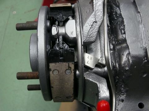 Car brake assembly with brake shoes and wheel studs