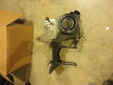 1995 Ford F-150 - 300cid Saginaw Pump/Bracket dirty 4