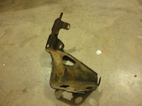 1995 Ford F-150 - 300cid EFI Throttle Cable Bracket dirty 1 (pre-94?)
