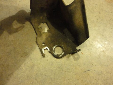 1995 Ford F-150 - 300cid EFI Throttle Cable Bracket dirty 3 (pre-94?)