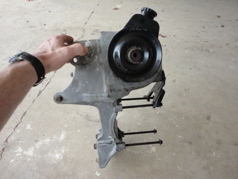 1995 Ford F-150 - 300cid Saginaw Pump/Bracket clean 1