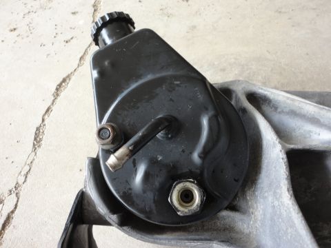 1995 Ford F-150 - 300cid Saginaw Pump/Bracket clean 3 (back of pump)