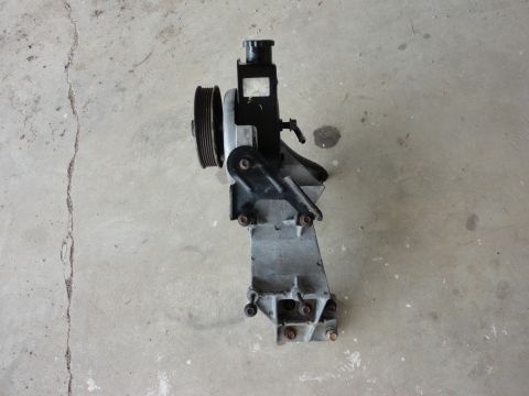 1995 Ford F-150 - 300cid Saginaw Pump/Bracket clean 4