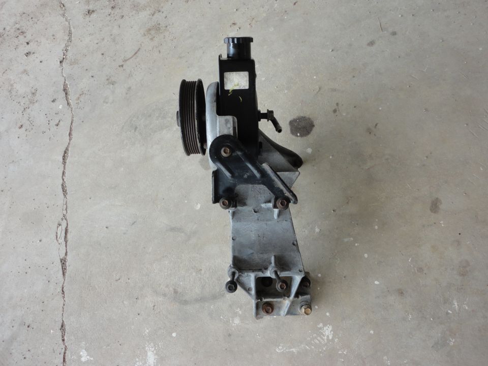 300cid Saginaw Pump/Bracket clean 4