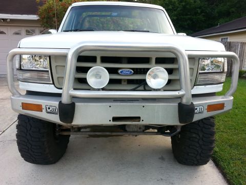 1992 Ford Bronco - painted the grill a camo beige color using a krylon product made specifically for plastic. I think it helped freshen the front up a little…
