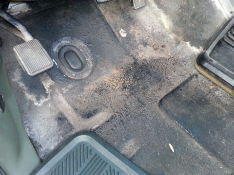 1992 Ford Bronco - no water under the floor mat.. it looks like I finally solved my firewall leak..
