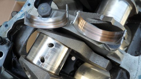 1972 Ford Ranchero - Worn engine bearings indicate potential internal engine damage.
