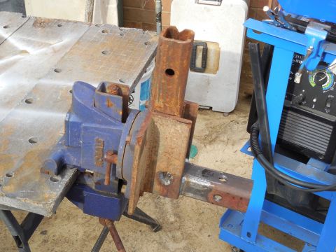 2004 Land Rover Land Rover - I don't know why I didn't think of this before, but the 2nd square tube will allow the vise to mount horizontally. [url=http://www.supermot…