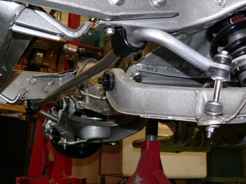 Rear suspension components on a vehicle, with "SUPERMOTORS.NET" watermark