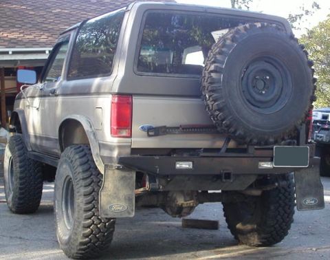 1990 Ford Bronco II - Rear bumper with swingout carrier.