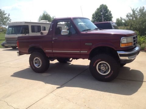 1996 Ford Bronco - This 1996 Ford Bronco features a lifted suspension and large off-road tires.