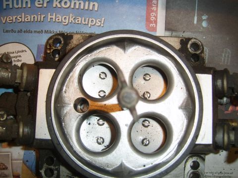 1986 Ford Bronco - throttle body 4 injectors and idle valve.