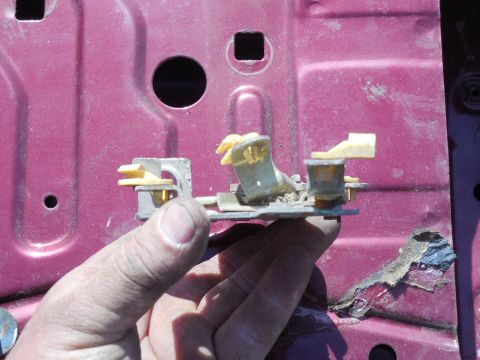1983 Ford Bronco - I've never found a used tailgate whose remote was NOT bent, but this is among the worst. [url=https://www.supermotors.net/registry/media/11…