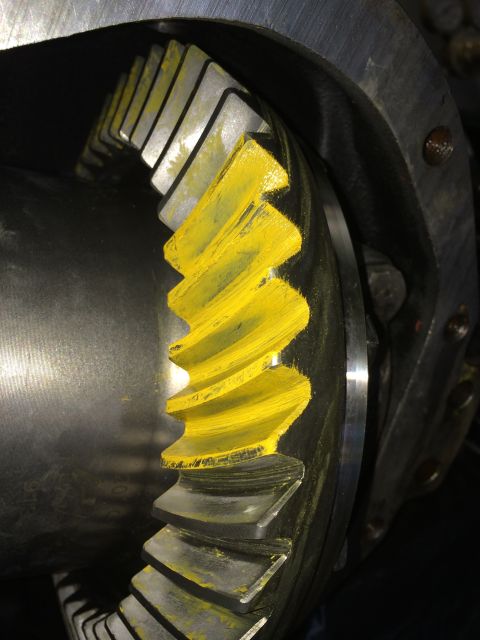 1996 Ford Bronco - Close-up view of differential gears, showing yellow paint applied to the teeth for analysis.