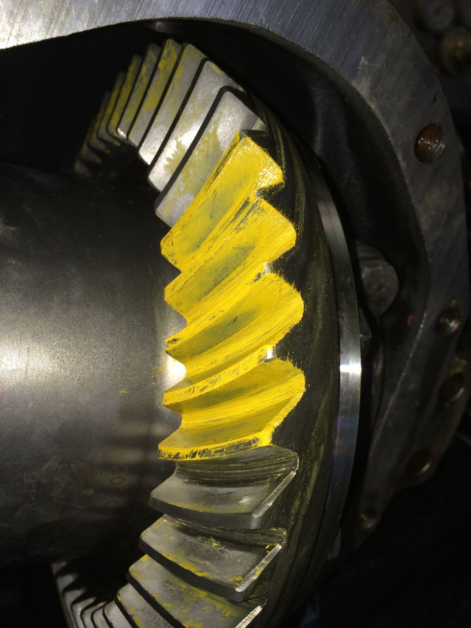 Differential gears with yellow paint markings