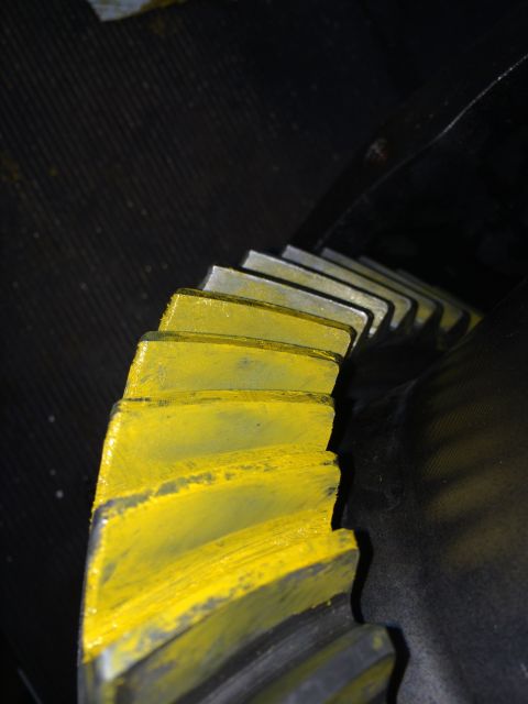 1996 Ford Bronco - This image shows the teeth of a differential gear, painted yellow and silver.