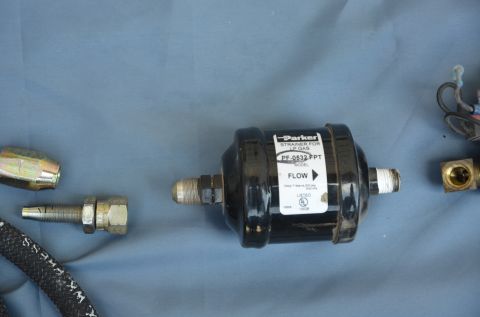 1979 Ford Bronco - A Parker strainer for LP gas, model PF-0532 FPT, is shown with associated fittings.
