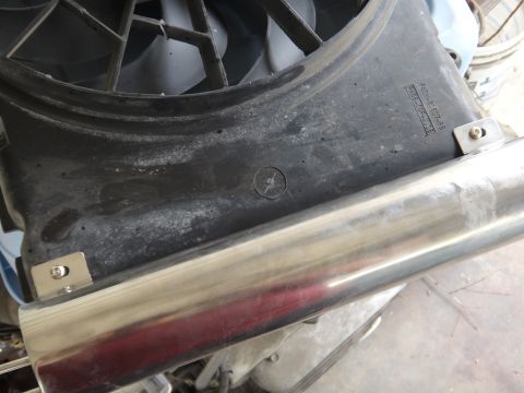 1995 Ford Taurus - Close-up of a radiator fan shroud and mounting bracket, showing a part number.