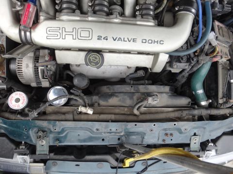 1995 Ford Taurus - The engine bay features a prominent SHO 24 VALVE DOHC inscription on the intake manifold.