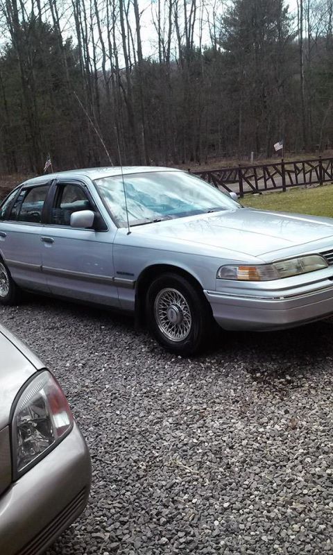 1994 Ford Crown Victoria photo