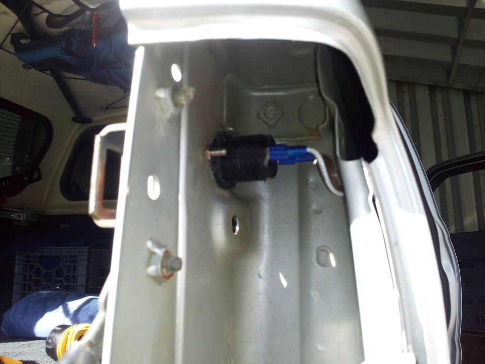 2003 Nissan Frontier door jamb wiring harness connection