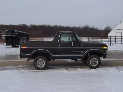 1978 Ford Bronco - Here is the right side of my Bronco.