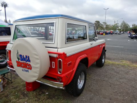 1994 Ford Bronco - This Bronco has a spare tire cover that says "Baja Bronco by Stroppe".