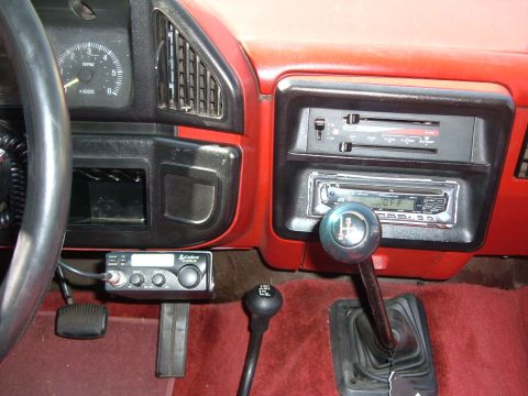 1988 Ford Bronco - Interior view of a 1988 Ford Bronco, dashboard details and manual gear selectors.