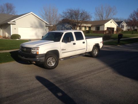 2006 Chevrolet Silverado 2500 - This 2006 Chevrolet Silverado 2500 pickup truck is shown from a 3/4 front angle on a residential street.