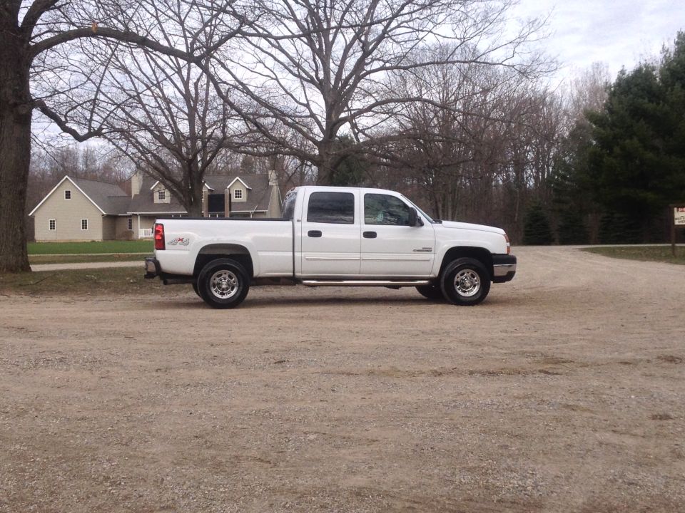 2006 Chevrolet Silverado 2500 pickup truck parked on gravel lot