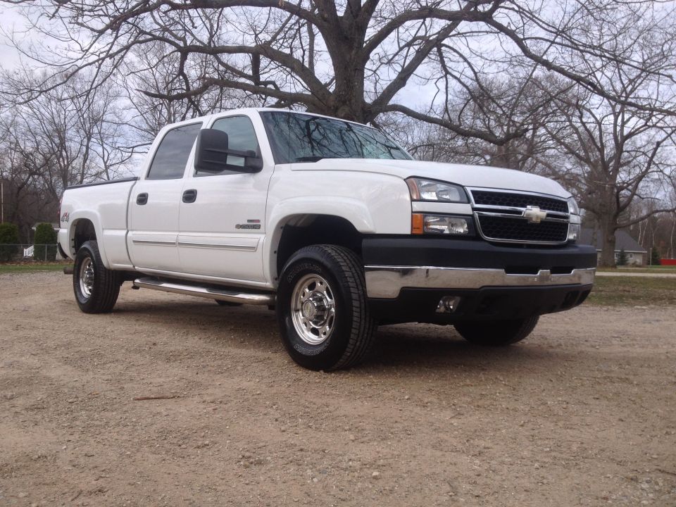 2006 Chevrolet Silverado 2500 pickup truck parked on gravel