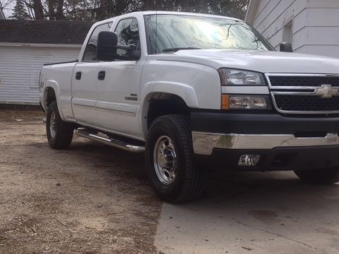 2006 Chevrolet Silverado 2500 - This white 2006 Chevrolet Silverado 2500 pickup truck is shown from a 3/4 front angle.